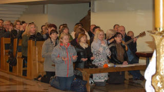 Obraz zawieraj�cy ubrania, osoba, �ciana, w pomieszczeniu

Opis wygenerowany automatycznie