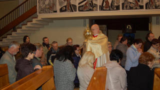 Obraz zawieraj�cy ubrania, osoba, Ludzka twarz, w pomieszczeniu

Opis wygenerowany automatycznie