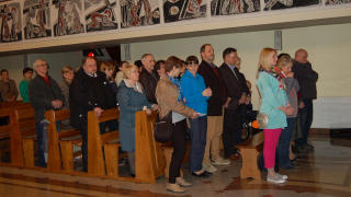 Obraz zawieraj�cy ubrania, osoba, cz�owiek, ludzie

Opis wygenerowany automatycznie