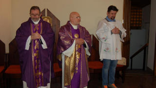 Obraz zawieraj�cy osoba, ubrania, szata, Tradycja

Opis wygenerowany automatycznie