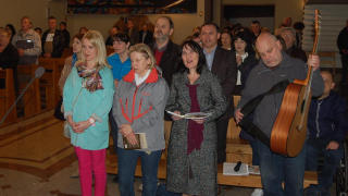 Obraz zawieraj�cy osoba, ubrania, Ludzka twarz, kobieta

Opis wygenerowany automatycznie