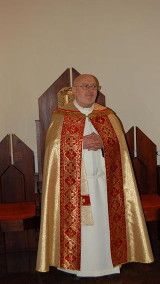 Obraz zawieraj�cy ubrania, szata, osoba, duchowie�stwo

Opis wygenerowany automatycznie