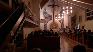 Obraz zawieraj�cy w pomieszczeniu, �wieca, �ciana, kaplica

Opis wygenerowany automatycznie