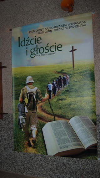 Obraz zawieraj�cy tekst, trawa, ksi��ka, na wolnym powietrzu

Opis wygenerowany automatycznie