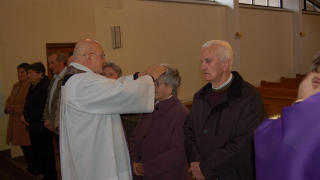 Obraz zawieraj�cy osoba, ubrania, szata, cz�owiek

Opis wygenerowany automatycznie