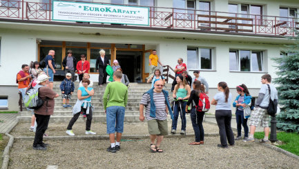 Obraz zawieraj�cy tekst, osoba, osoby, zewn�trzne

Opis wygenerowany automatycznie