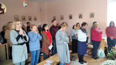 Obraz zawieraj�cy wewn�trz, �ciana, osoba, grupa

Opis wygenerowany automatycznie