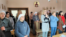 Obraz zawieraj�cy osoba, wewn�trz, �ciana, osoby

Opis wygenerowany automatycznie