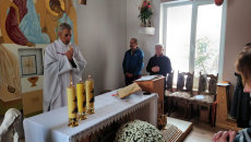 Obraz zawieraj�cy wewn�trz, �ciana, osoba, st� w jadalni

Opis wygenerowany automatycznie