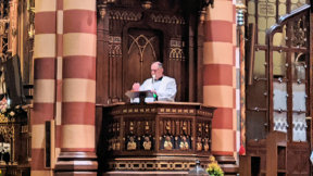 Obraz zawieraj�cy tekst, wewn�trz, s�siaduj�co

Opis wygenerowany automatycznie