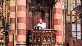 Obraz zawieraj�cy wewn�trz, meble

Opis wygenerowany automatycznie