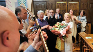 Obraz zawieraj�cy osoba, ubrania, cz�owiek, Ludzka twarz

Opis wygenerowany automatycznie