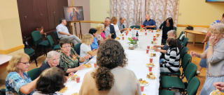 Obraz zawieraj�cy ubrania, osoba, kobieta, ludzie

Opis wygenerowany automatycznie