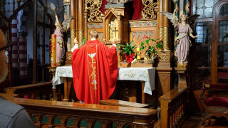 Obraz zawieraj�cy miejsce mod��w, �wi�te miejsca, �wi�tynia, kult

Opis wygenerowany automatycznie