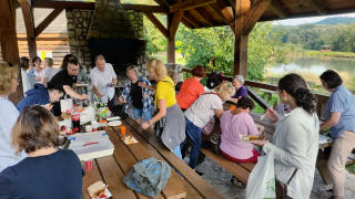 Obraz zawieraj�cy ubrania, osoba, ludzie, grupa

Opis wygenerowany automatycznie