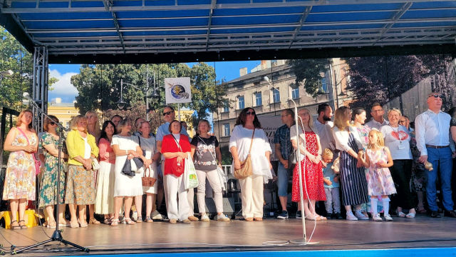 Obraz zawieraj�cy ubrania, osoba, Taniec, grupa

Opis wygenerowany automatycznie